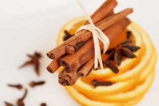 Natürlicher Weihnachtszauber: Unsere Top 5 Gewürze für Körper und Seele
