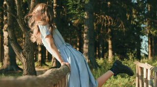 lebendige Frau in der Natur 