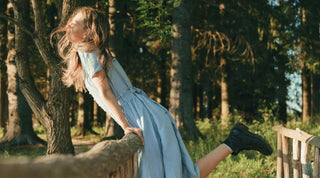 lebendige Frau in der Natur 