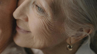 alte Frau reife, schöne Haut