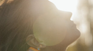 Longevity Vitamin D Frau Sonne Gesicht
