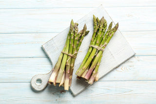Spargel auf Brett