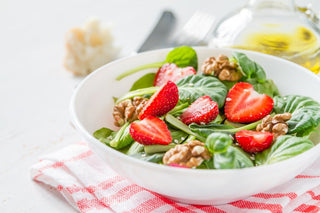 Rezept-Tipp: Frischer Feldsalat mit fruchtigem Erdbeer-Vinaigrette