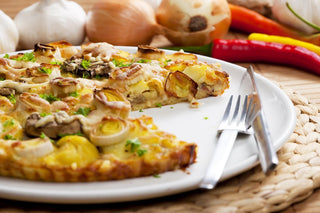 Flammkuchen mit Kartoffeln, Pilzen und Frühlingszwiebeln