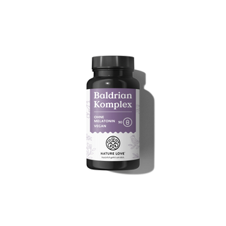 Eine Flasche „Nature Love Baldrian Komplex Kapseln“ mit einer veganen und melatoninfreien Rezeptur steht aufrecht vor einem schlichten weißen Hintergrund.