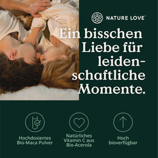 Ein Paar genießt die Bio Maca Schwarz Kapseln von Nature Love auf einem Bett, umgeben von der bezaubernden Schönheit der peruanischen Anden.