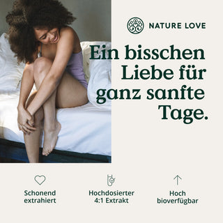 Eine Frau liegt auf einem Bett, umgeben von Mönchspfeffer-Extrakt-Kapseln von Nature Love.