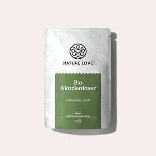 Nature Love Bio Akazienfaser Pulver. Dieses von der Natur inspirierte Produkt besteht aus hochwertiger Akazienfaser, die für ihre kraftvollen Peeling-Eigenschaften bekannt ist und gleichzeitig ein sanftes und organisches Hautpflegeerlebnis bietet.