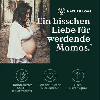 Eine schwangere Frau in einem Wald während ihrer Schwangerschaftsreise, die die Schönheit der Natur umarmt und wie eine Mutter ihre Liebe und Fürsorge zum Ausdruck bringt, nimmt Nature Love Folsäure Tabletten.