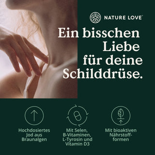Das Gesicht einer Frau mit der Aufschrift „Jod Komplex Kapseln“ von Nature Love darauf zeigt ihren veganen Komplex.