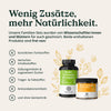Neben zwei Flaschen „Nature Love Multivitamin – Family-Set“ ist eine Liste zu sehen, aus der hervorgeht, dass sie frei von künstlichen Farbstoffen und zugesetztem Zucker sind. Der Text darüber hebt die Natürlichkeit und den minimalen Zusatzstoffgehalt hervor.