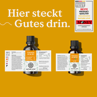 Zwei Flaschen des Nahrungsergänzungsmittels Nature Love Vitamin D3/K2 - Family Set sind vor einem gelben Hintergrund mit deutschem Text und einer Qualitätsauszeichnungsplakette abgebildet.