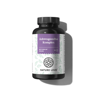 Eine Flasche Nature Love Ashwagandha Komplex Kapseln mit lilafarbenem Etikett und schwarzem Verschluss, die 90 vegane Kapseln zur Unterstützung der inneren Ruhe mit kraftvollen Adaptogenen enthält.
