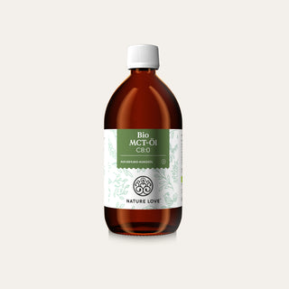 Eine Flasche Bio MCT-Öl von Nature Love auf weißem Hintergrund.