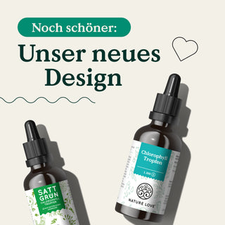 Zwei Flaschen Chlorophyll Tropfen von Nature Love nebeneinander. Im neuen Design.