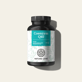 Eine Dose Nature Love Coenzym Q10 Kapseln auf weißem Hintergrund.