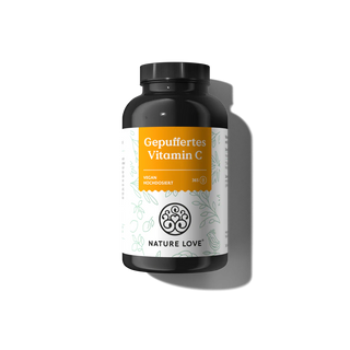 Eine schwarze Flasche mit der Aufschrift "Gepuffertes Vitamin C Kapseln" von Nature Love, mit einem weißen und orangefarbenen Design, ist auf einem hellen Hintergrund mit Schatten abgebildet. Das Etikett weist auf Calciumascorbat als eine sanfte Form von Vitamin C hin.
