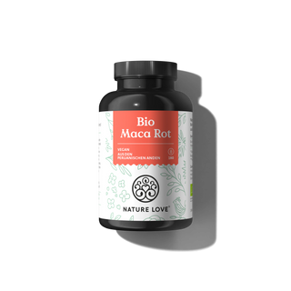 Eine Flasche Bio-Maca-Wurzel auf schwarzem Hintergrund.