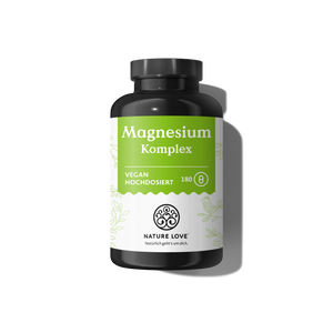 Eine schwarze Flasche der Marke Nature Love mit der Aufschrift „Magnesium-Komplex-Kapseln“ und grün-weißem Design enthält 180 vegane Hochdosis-Kapseln mit 5 Magnesiumformen.