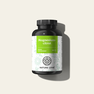 Eine Dose Nature Love's Magnesium (Tri-Magnesium Dicitrat) Kapseln auf weißem Hintergrund.