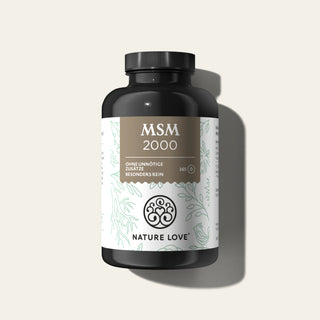 Eine Dose Nature Love MSM Tabletten auf weißem Hintergrund.