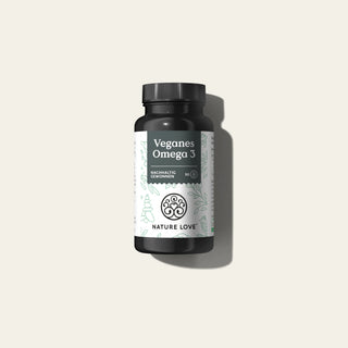 Eine Dose Omega 3 aus Algenöl Kapseln von Nature Love auf weißem Hintergrund.