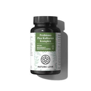 Eine schwarze Flasche Nature Love Probiona Plus Kulturen Komplex Kapseln mit einem grün-weißen Etikett mit Branding, Produktdetails und Informationen zu enthaltenen Bakterienstämmen zur Unterstützung der Darmflora.